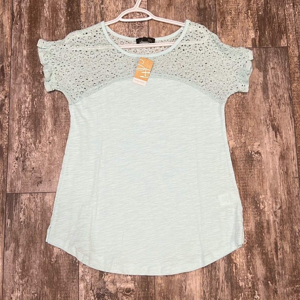 Lace-Accent Ruffle-Sleeve Tee - Picture 3 of 4
